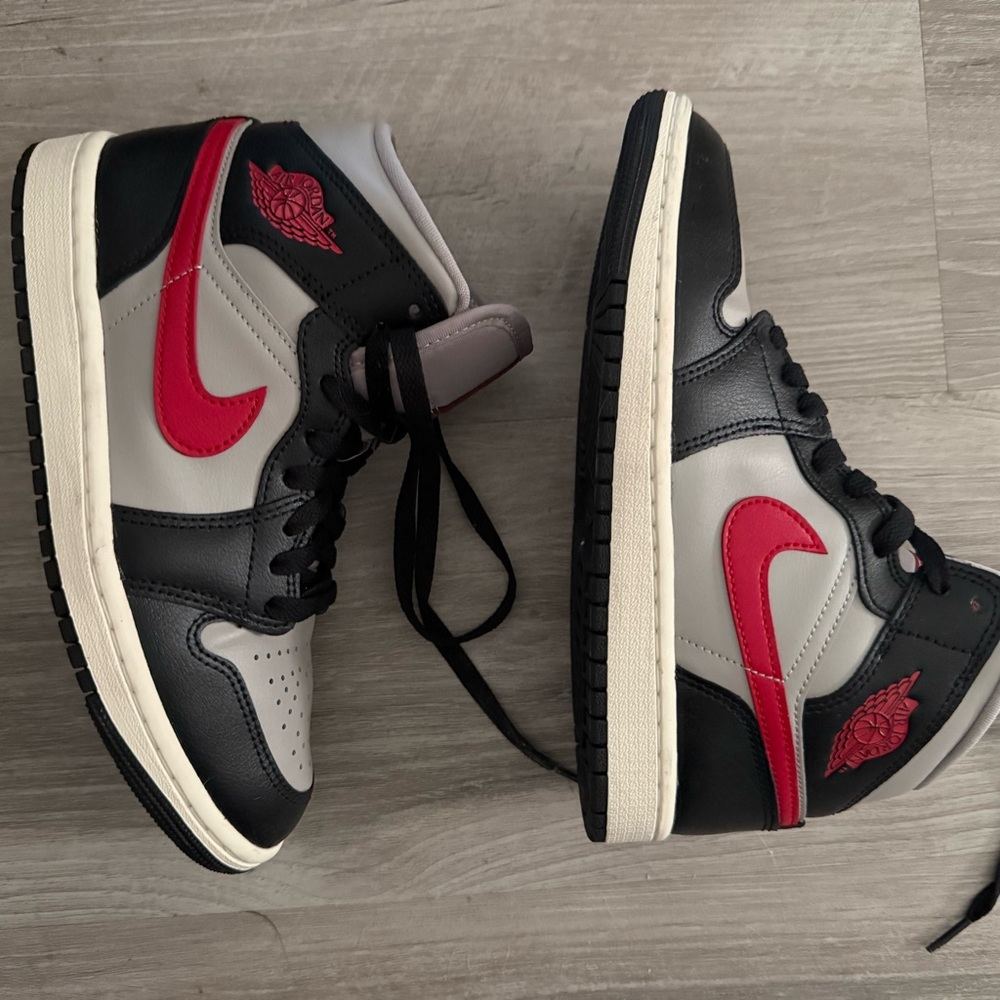 Nike Athletic Shoes Black and Red